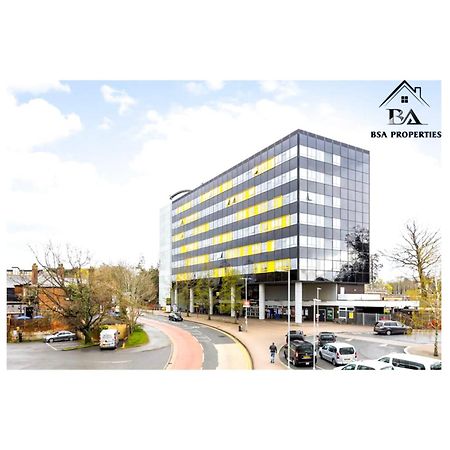 City Centre Apartment Close To Ascot & Legoland Sleep Upto 4 Guests - Parking On Request! Bracknell Kültér fotó