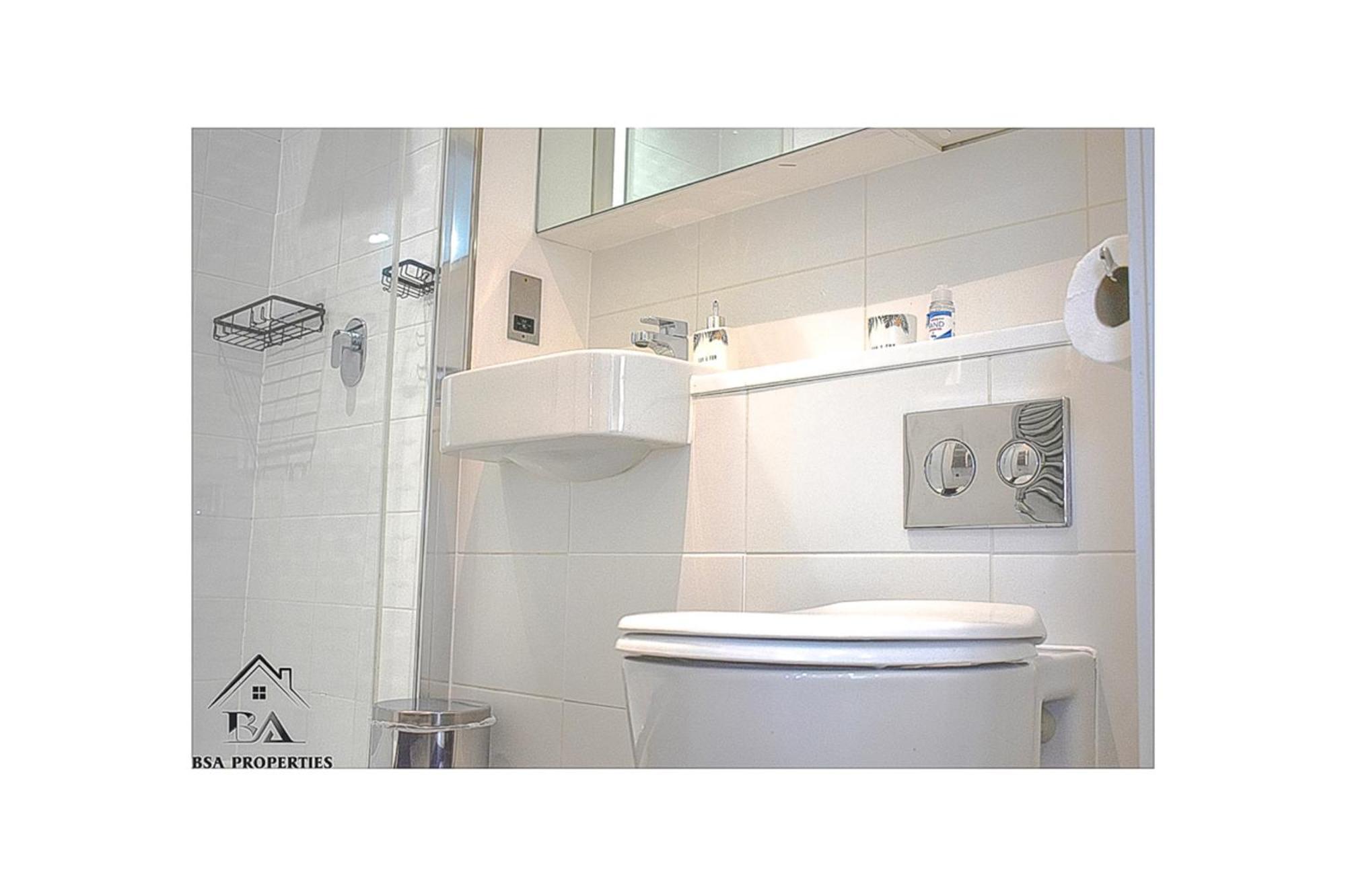 City Centre Apartment Close To Ascot & Legoland Sleep Upto 4 Guests - Parking On Request! Bracknell Kültér fotó