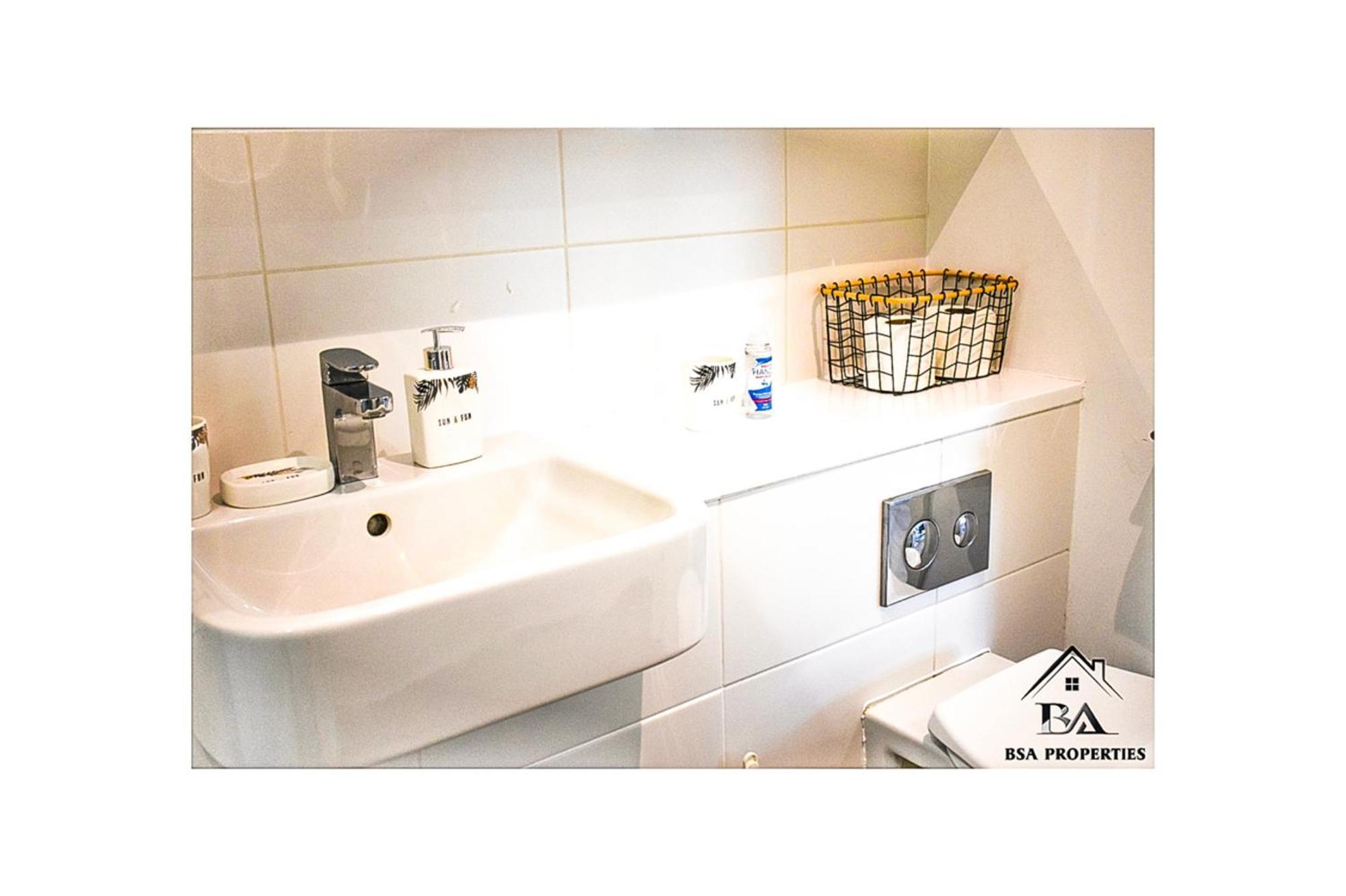 City Centre Apartment Close To Ascot & Legoland Sleep Upto 4 Guests - Parking On Request! Bracknell Kültér fotó