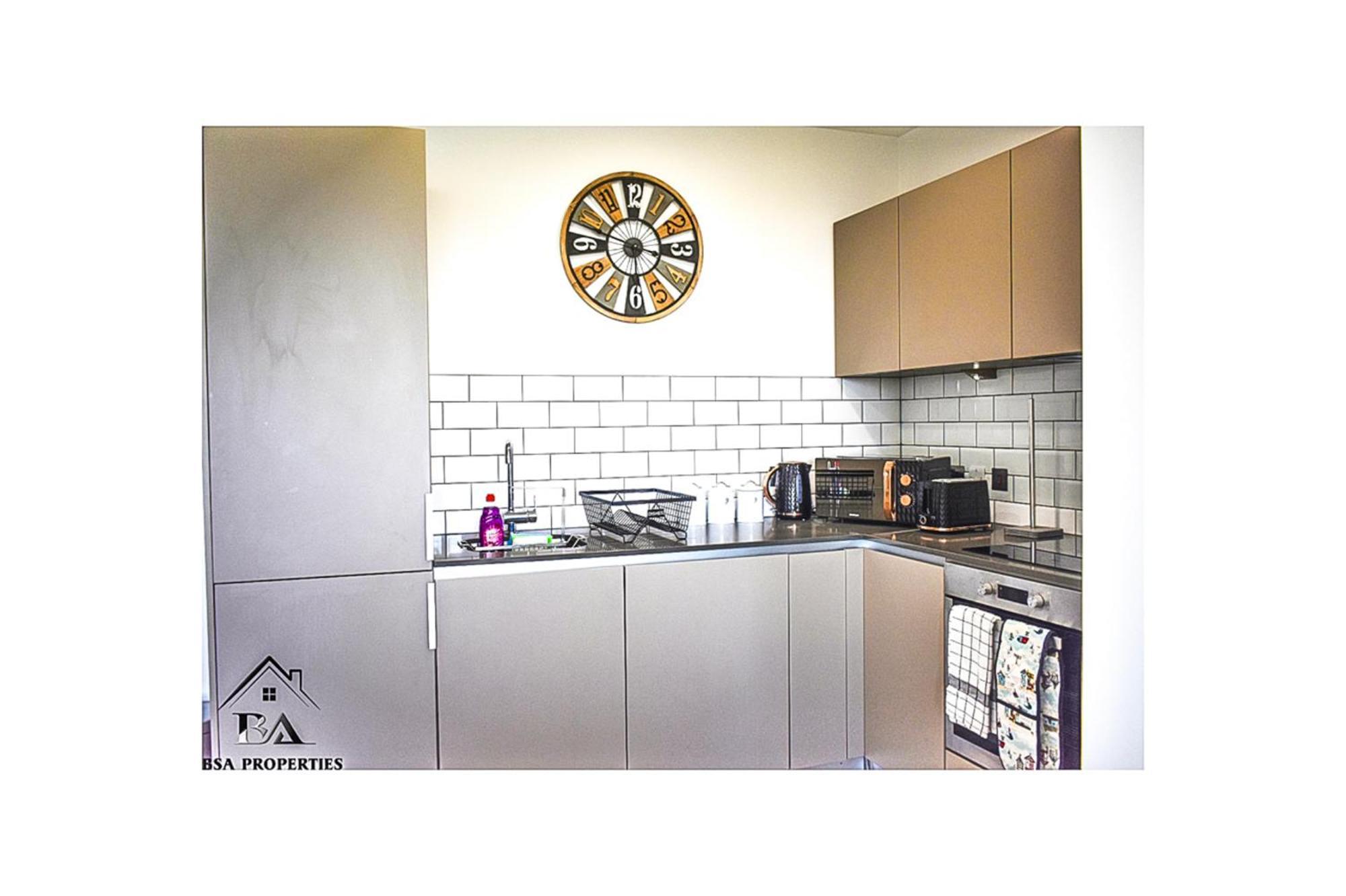 City Centre Apartment Close To Ascot & Legoland Sleep Upto 4 Guests - Parking On Request! Bracknell Kültér fotó