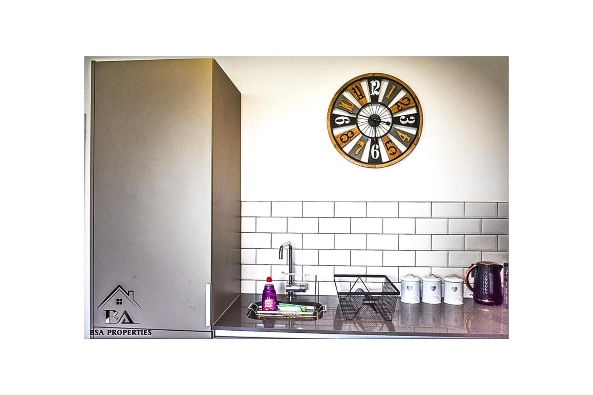City Centre Apartment Close To Ascot & Legoland Sleep Upto 4 Guests - Parking On Request! Bracknell Kültér fotó