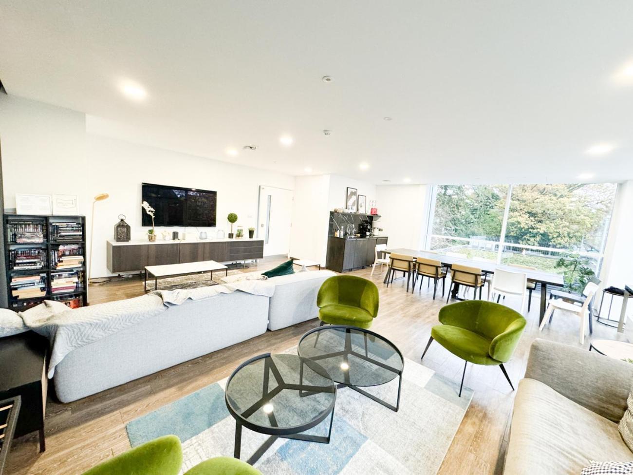 City Centre Apartment Close To Ascot & Legoland Sleep Upto 4 Guests - Parking On Request! Bracknell Kültér fotó