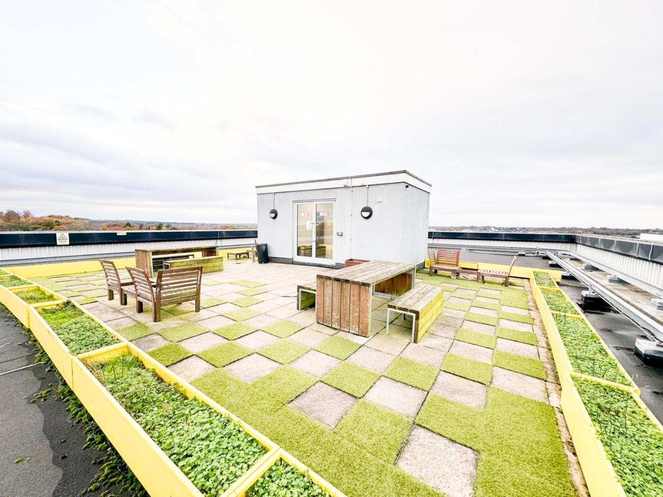 City Centre Apartment Close To Ascot & Legoland Sleep Upto 4 Guests - Parking On Request! Bracknell Kültér fotó